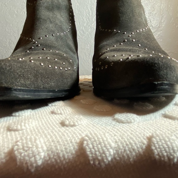 GREY CITY WOMEN'S WENDY STUDDED BOOTIE,IRON GREY - Picture 5 of 16